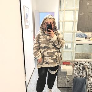 XL aerie camo hoodie